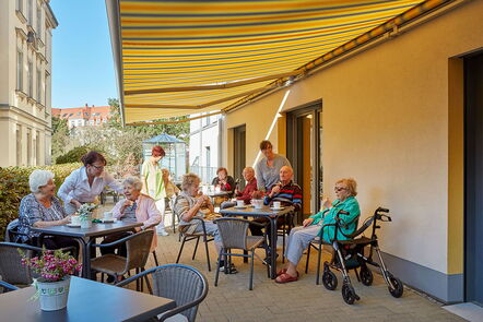 Sonnenterrasse im Garten