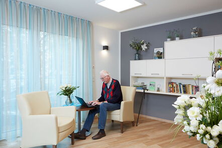 Blick in den Aufenthaltsbereich, WLAN im gesamten Haus